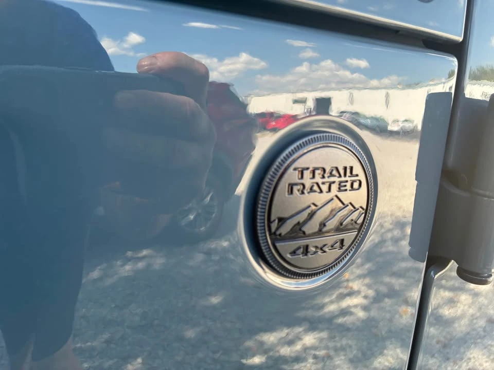 2025 Jeep JT Gladiator - Image 10 of 11