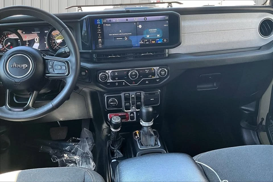 2025 Jeep JT Gladiator - Image 10 of 20