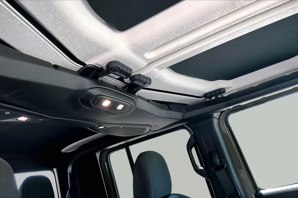 2025 Jeep JT Gladiator - Image 17 of 20