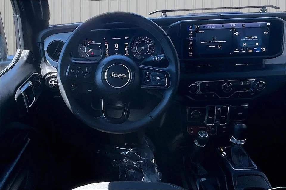 2025 Jeep JT Gladiator - Image 9 of 20