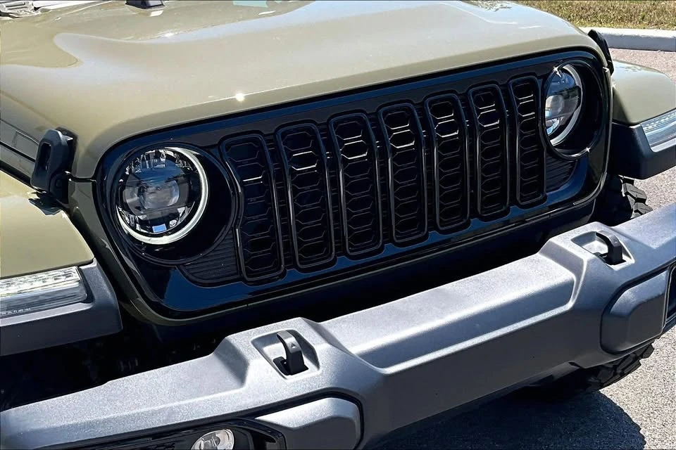2025 Jeep JT Gladiator - Image 19 of 20