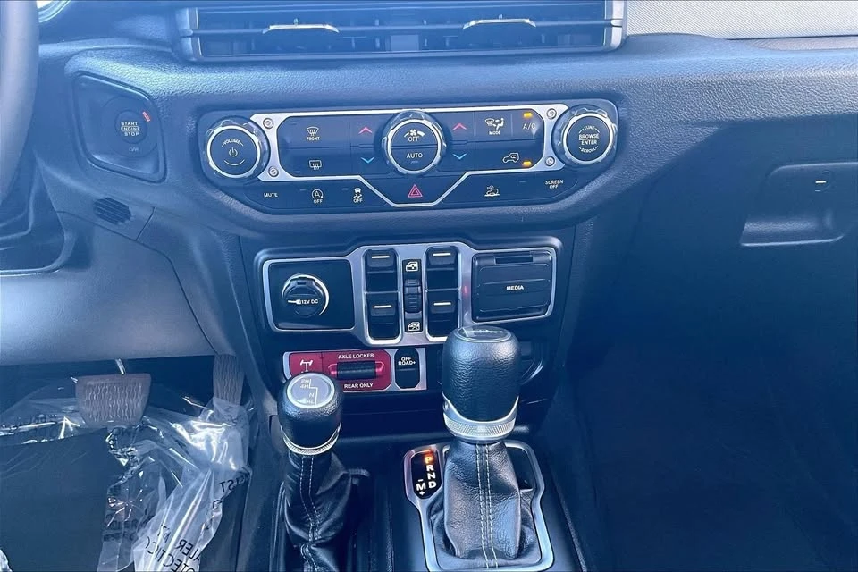 2025 Jeep JT Gladiator - Image 13 of 20