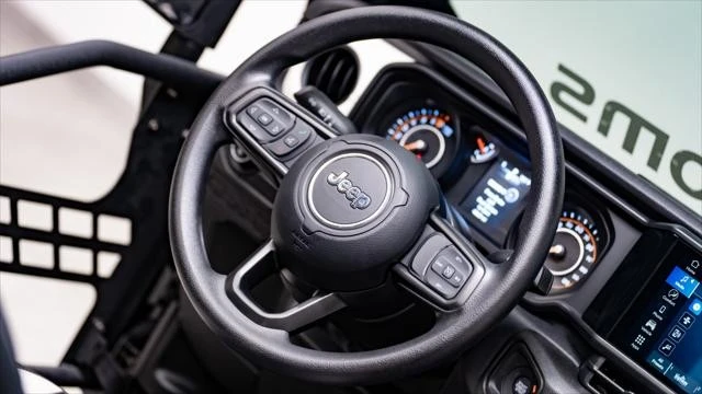2025 Jeep JT Gladiator - Image 19 of 31