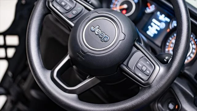 2025 Jeep JT Gladiator - Image 18 of 31