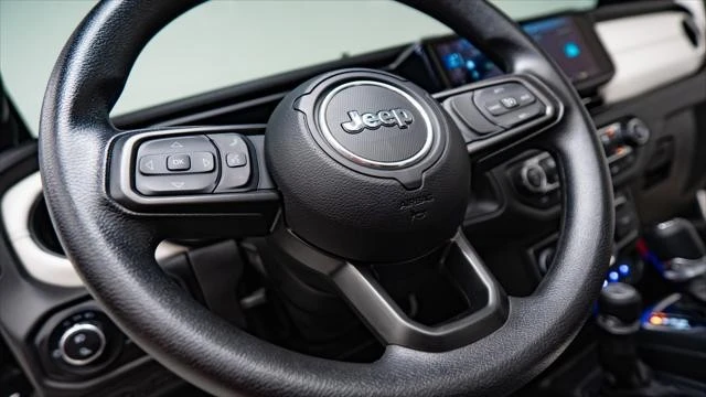 2025 Jeep JT Gladiator - Image 29 of 31