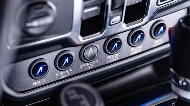 2025 Jeep JT Gladiator - Image 21 of 31