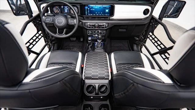 2025 Jeep JT Gladiator - Image 2 of 31