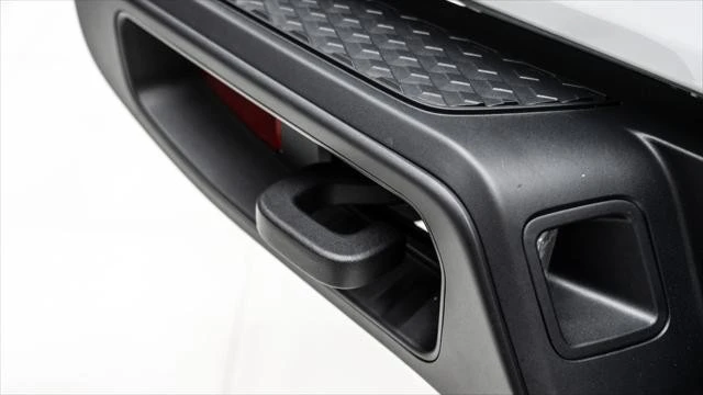 2025 Jeep JT Gladiator - Image 9 of 21