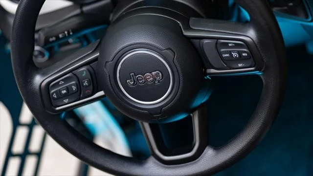 2025 Jeep JT Gladiator - Image 19 of 31