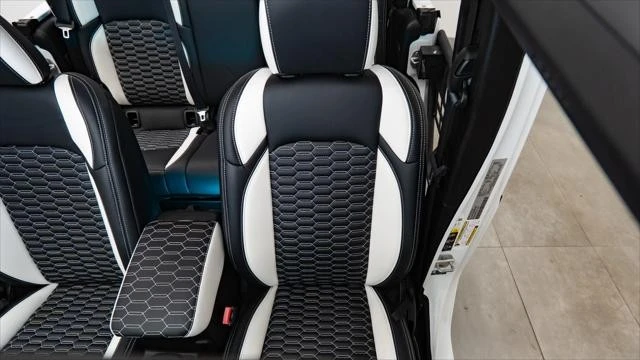 2025 Jeep JT Gladiator - Image 29 of 31