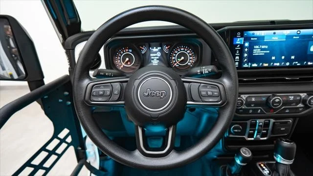 2025 Jeep JT Gladiator - Image 18 of 31