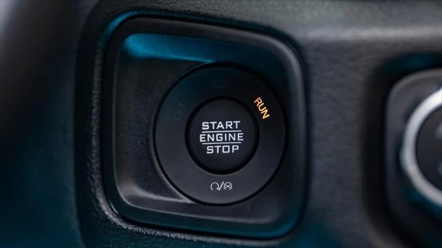 2025 Jeep JT Gladiator - Image 17 of 31