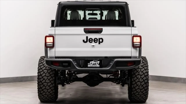 2025 Jeep JT Gladiator - Image 9 of 31