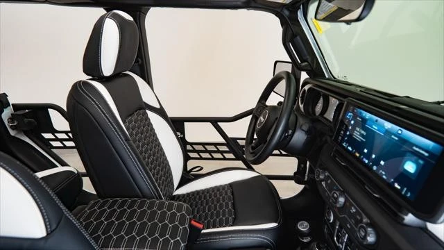 2025 Jeep JT Gladiator - Image 26 of 31