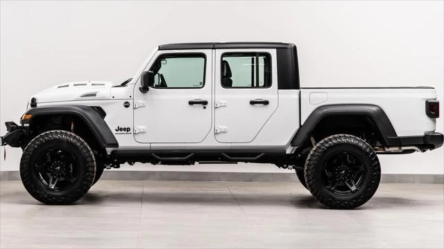 2025 Jeep JT Gladiator - Image 11 of 31