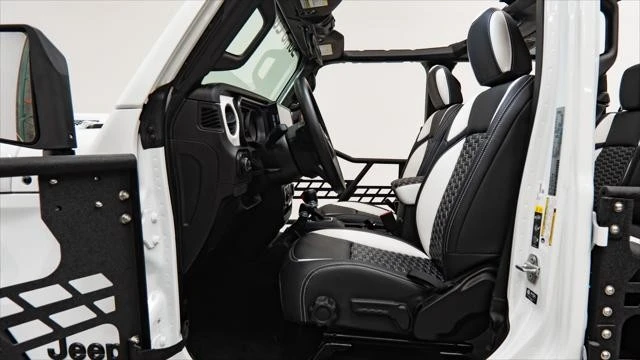 2025 Jeep JT Gladiator - Image 24 of 31