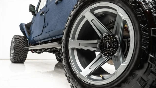 2025 Jeep JT Gladiator - Image 16 of 21