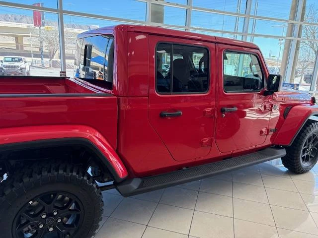 2025 Jeep JT Gladiator - Image 10 of 15