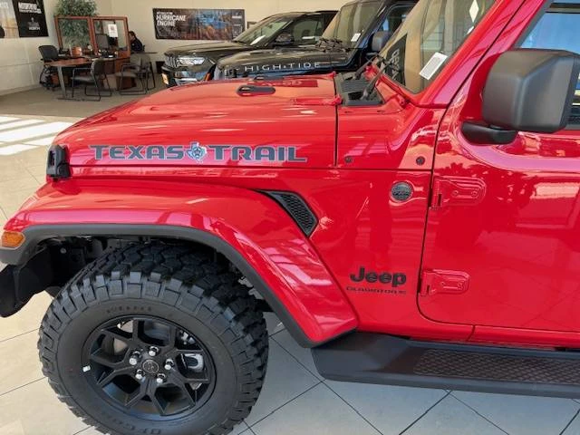 2025 Jeep JT Gladiator - Image 14 of 15