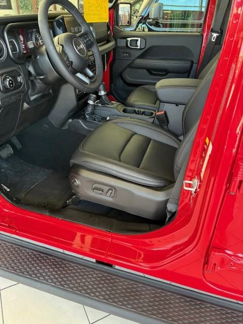 2025 Jeep JT Gladiator - Image 12 of 15