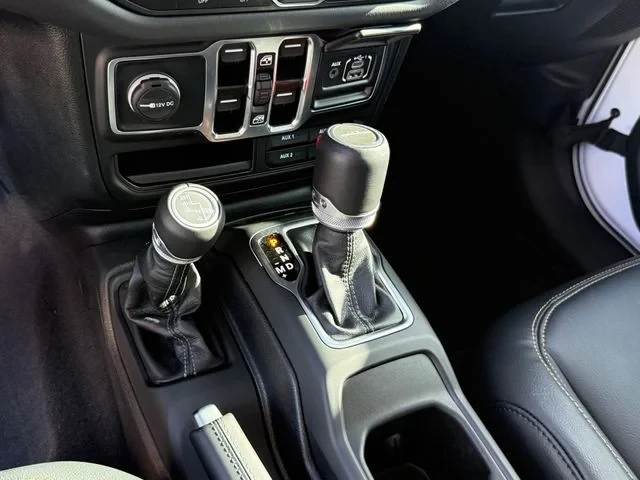 2025 Jeep JT Gladiator - Image 18 of 19