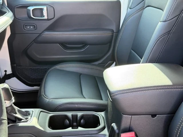 2025 Jeep JT Gladiator - Image 9 of 19