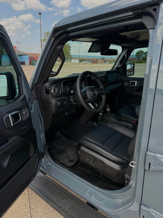 2025 Jeep JT Gladiator - Image 5 of 7