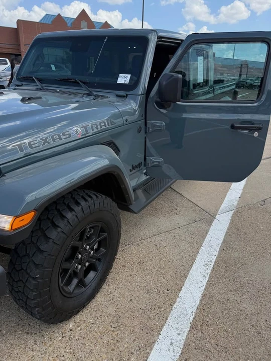2025 Jeep JT Gladiator - Image 2 of 7