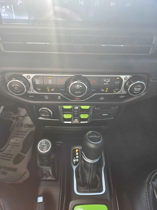 2025 Jeep JT Gladiator - Image 9 of 18