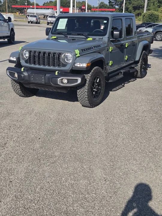 2025 Jeep JT Gladiator - Image 5 of 18