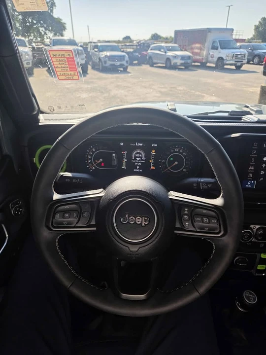 2025 Jeep JT Gladiator - Image 12 of 18
