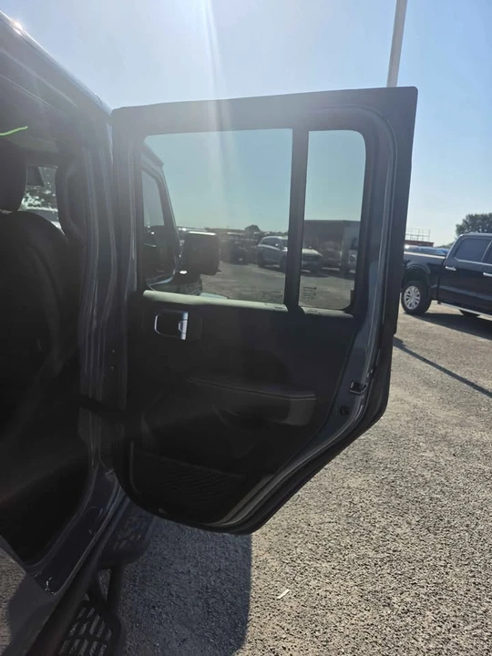 2025 Jeep JT Gladiator - Image 15 of 18