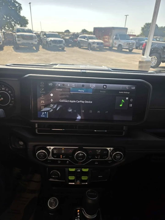 2025 Jeep JT Gladiator - Image 10 of 18
