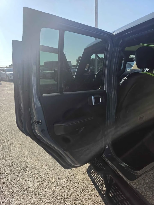 2025 Jeep JT Gladiator - Image 13 of 18