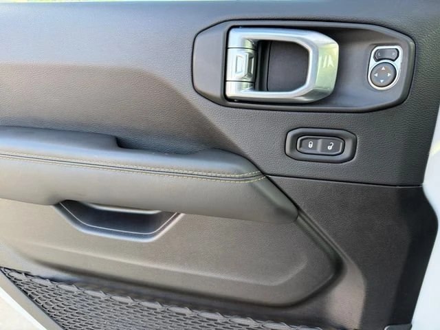 2025 Jeep JT Gladiator - Image 18 of 20