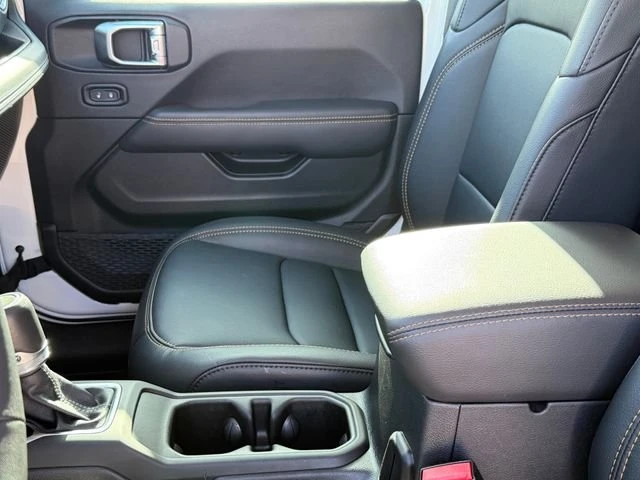 2025 Jeep JT Gladiator - Image 10 of 20