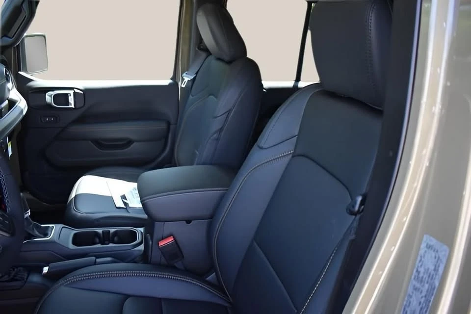 2025 Jeep JT Gladiator - Image 10 of 15