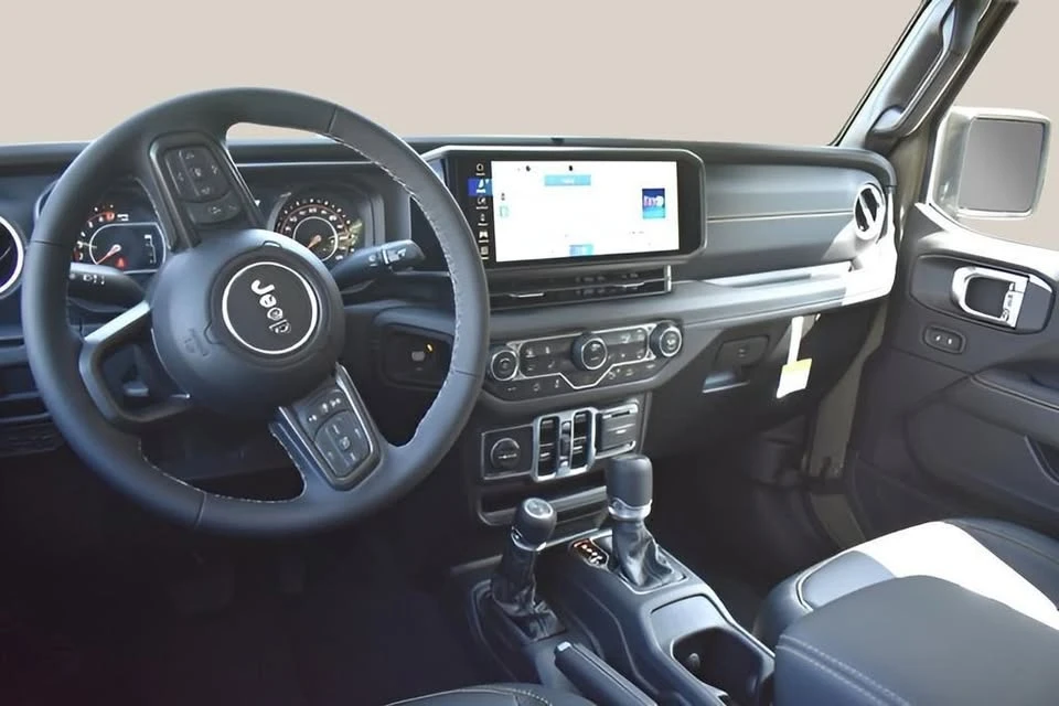 2025 Jeep JT Gladiator - Image 11 of 15