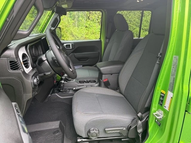 2025 Jeep JT Gladiator - Image 13 of 21