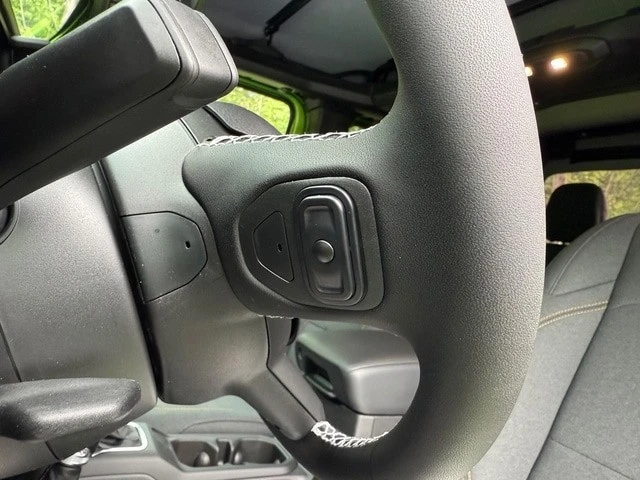 2025 Jeep JT Gladiator - Image 15 of 21