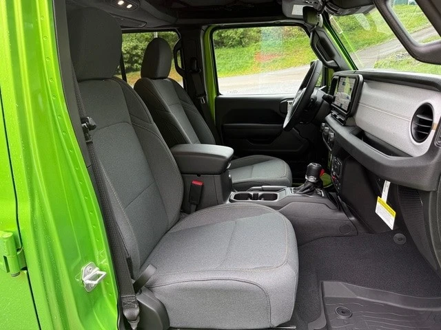 2025 Jeep JT Gladiator - Image 18 of 21