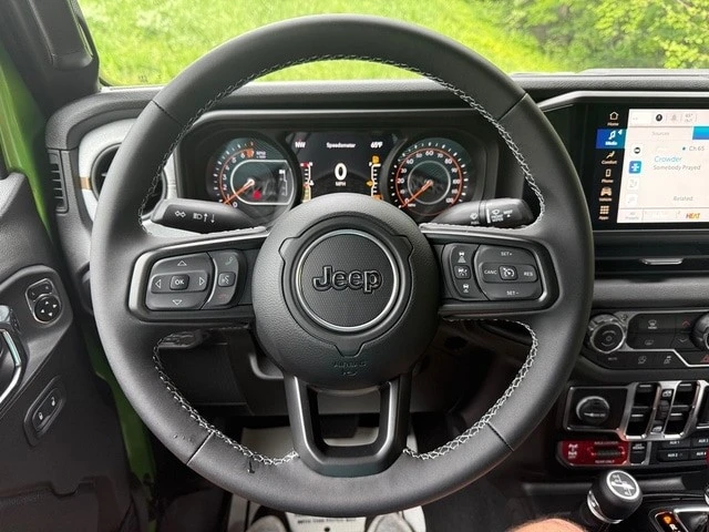 2025 Jeep JT Gladiator - Image 19 of 21