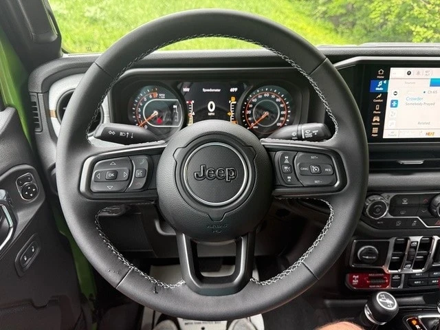 2025 Jeep JT Gladiator - Image 19 of 21