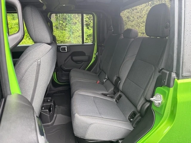 2025 Jeep JT Gladiator - Image 16 of 21