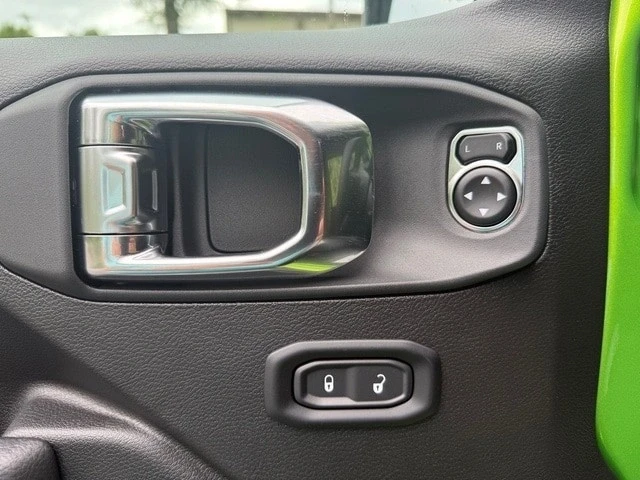 2025 Jeep JT Gladiator - Image 14 of 21