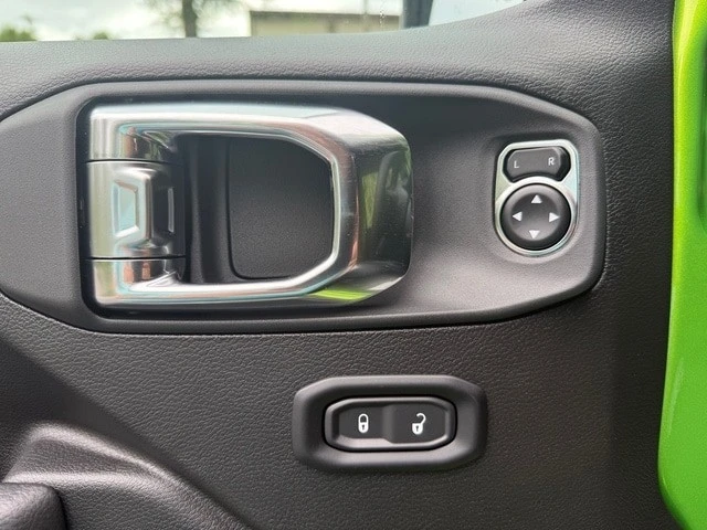 2025 Jeep JT Gladiator - Image 14 of 21