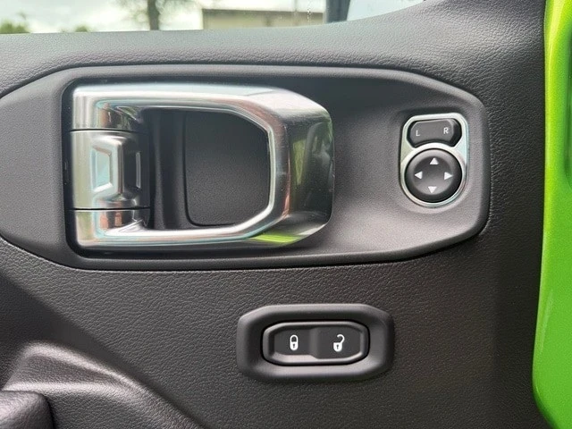 2025 Jeep JT Gladiator - Image 14 of 21