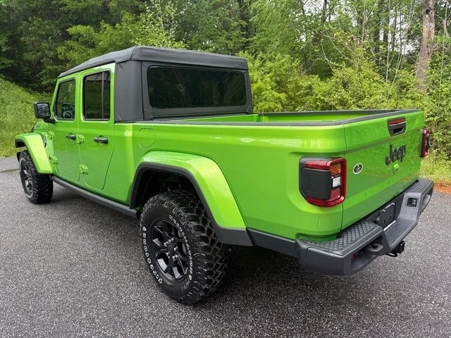 2025 Jeep JT Gladiator - Image 10 of 21