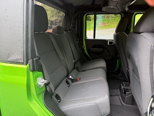 2025 Jeep JT Gladiator - Image 17 of 21