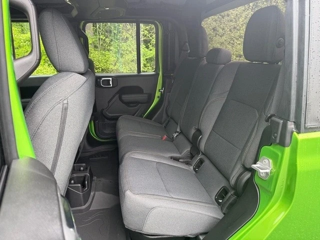 2025 Jeep JT Gladiator - Image 16 of 21
